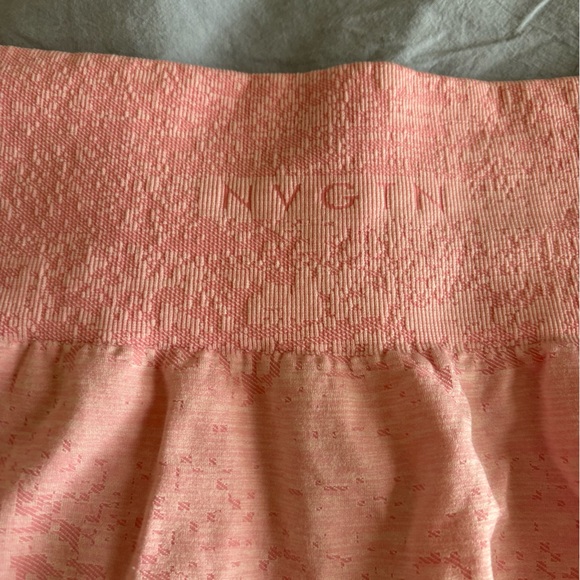 NVGTN Baby Pink Digital Seamless Leggings - Picture 4 of 5